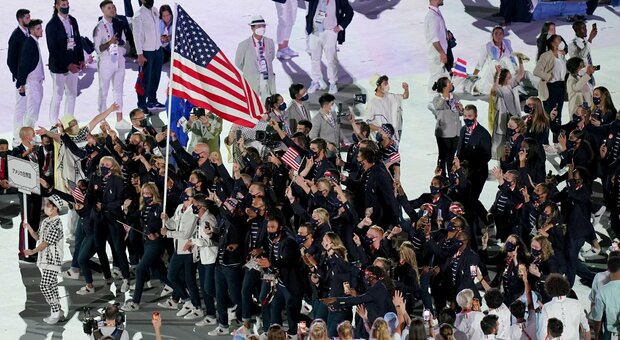 Olimpiadi, 100 atleti no-vax su 613 in team Usa: polemica su chi rifiuta immunizzazione