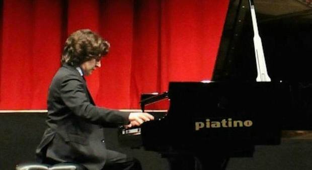 Il pianista Emanuele Stracchi Il pianista Emanuele Stracchi