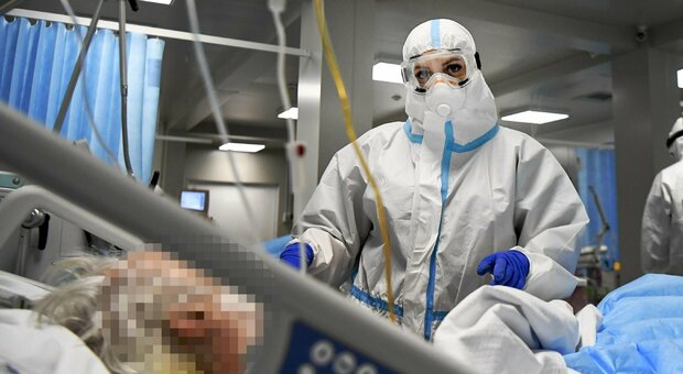 Napoli, sospesi 59 sanitari No vax dall'Asl 1: tra loro sette medici e 22 infermieri