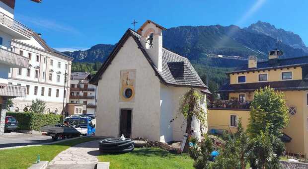 restaurata la chiesetta di San Francesco a Cortina