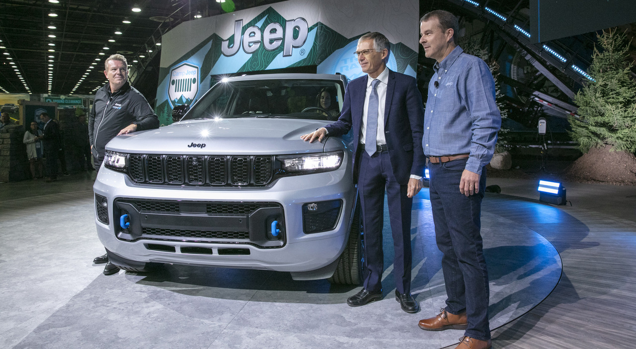 Christian Meunier, Jeep brand CEO, Carlos Tavares, ceo Stellantis e Jim Morrison, senior vice president and head of Jeep brand North America