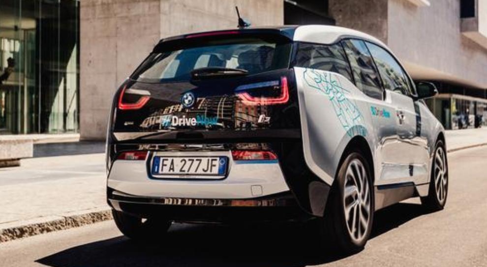 Un'auto del Car Sharibg DriveNow
