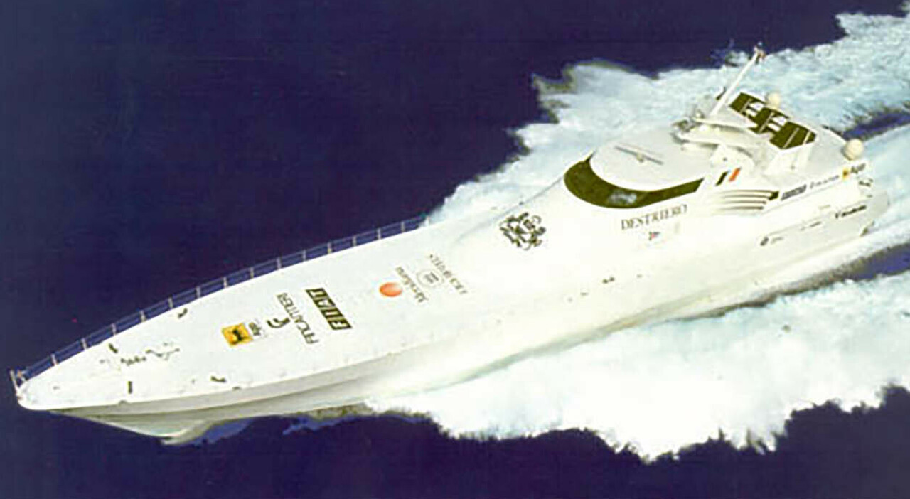 Il Destriero, la nave planante dello Yacht Club Costa Smeralda che conquistò il Nastro Azzurro 30 anni fa