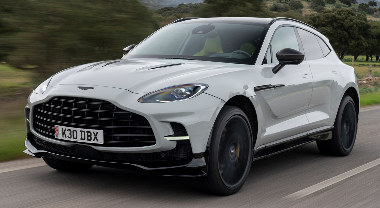 Aston Martin DBX707
