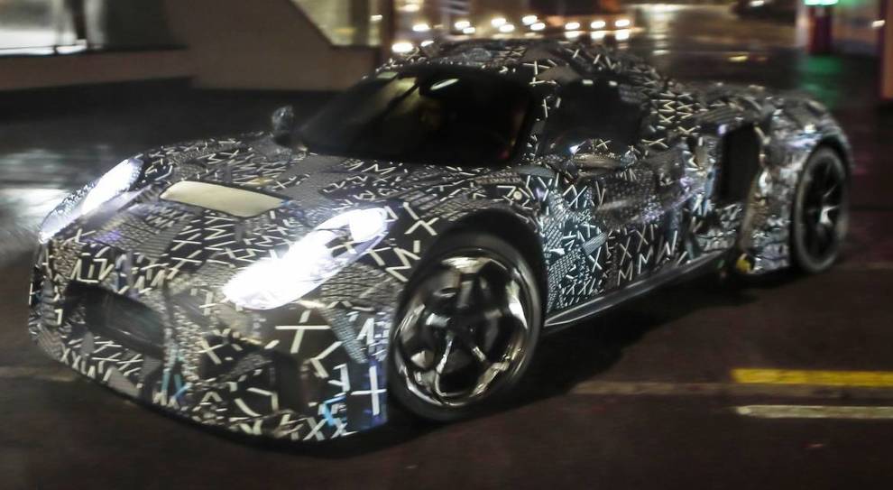 La Maserati MC20 le cui parti in carbonio sono prodotte alla TTA di Airola