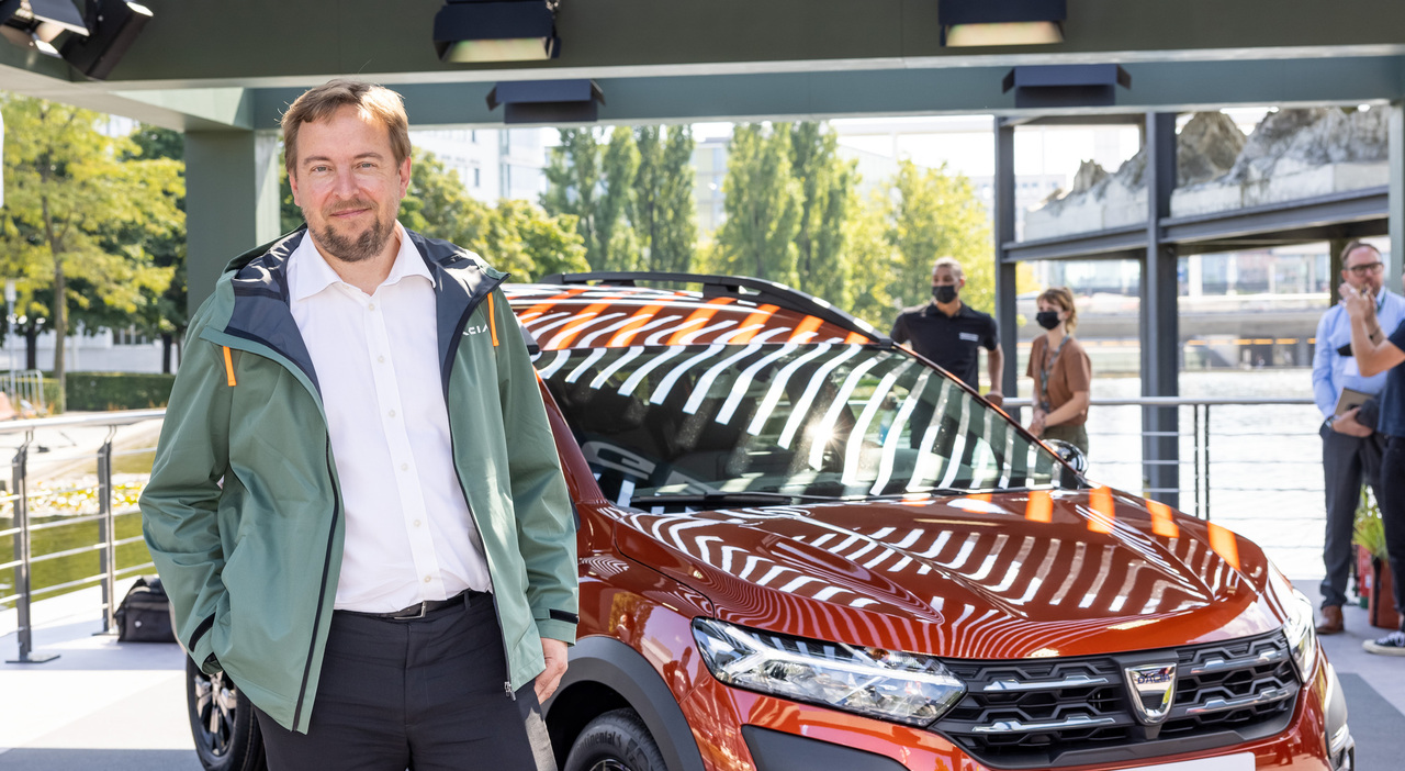 Xavier Martinet è responsabile globale per marketing e vendite di Dacia (e Lada). Tra il 2018 e il 2019 è stato anche direttore generale di Renault Italia