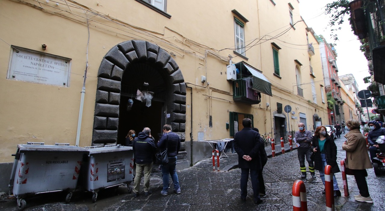 Napoli, il palazzo occupato dal clan doveva essere un ufficio comunale - Il  Mattino.it