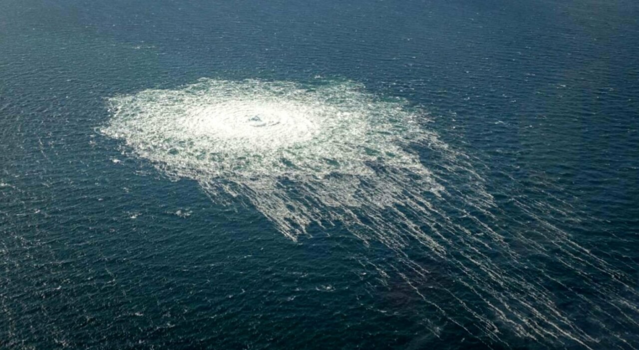 Nord Stream, attacco al gas europeo: due esplosioni sottomarine. «Gravi perdite di metano»