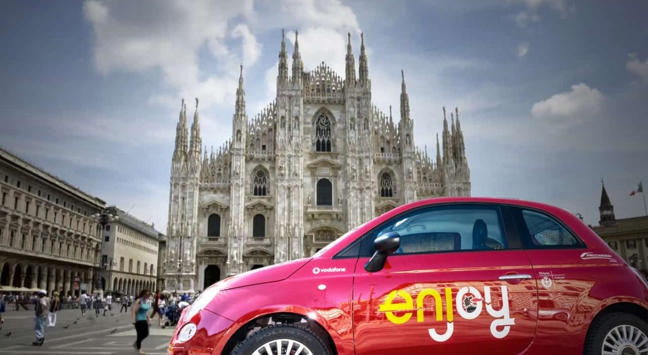 Una 500 di Enjoy a Milano