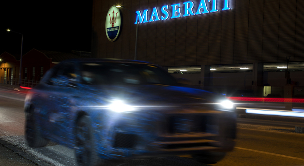 La Grecale fotografata davanti alla storica sede Maserati di Modena
