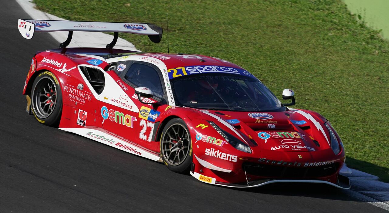 La Ferrari 488 GT3 con al volante Giancarlo Fisichella e Rubens Barrichello che ha trionfato nel 3° round della serie Endurance del Campionato Italiano Gran Turismo disputato all autodromo di Vallelunga