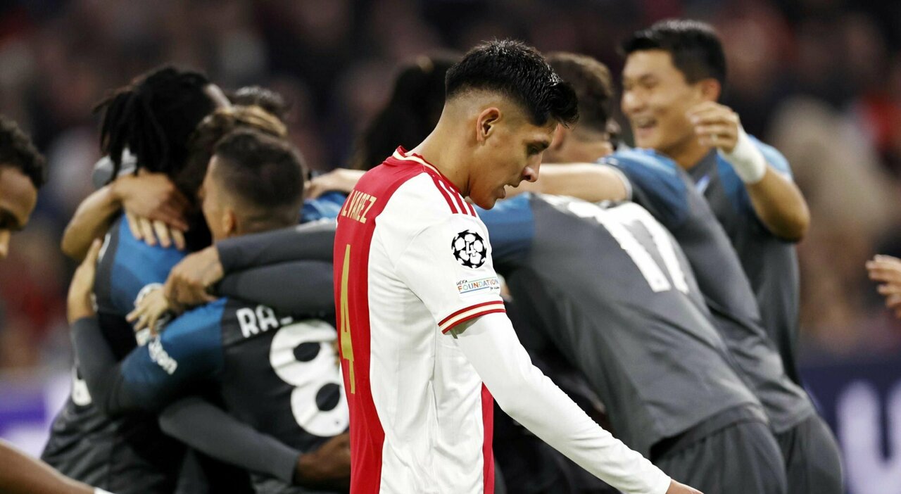 Napoli, un trionfo che è leggenda:
con l Napoli, un trionfo che è leggenda:
con l