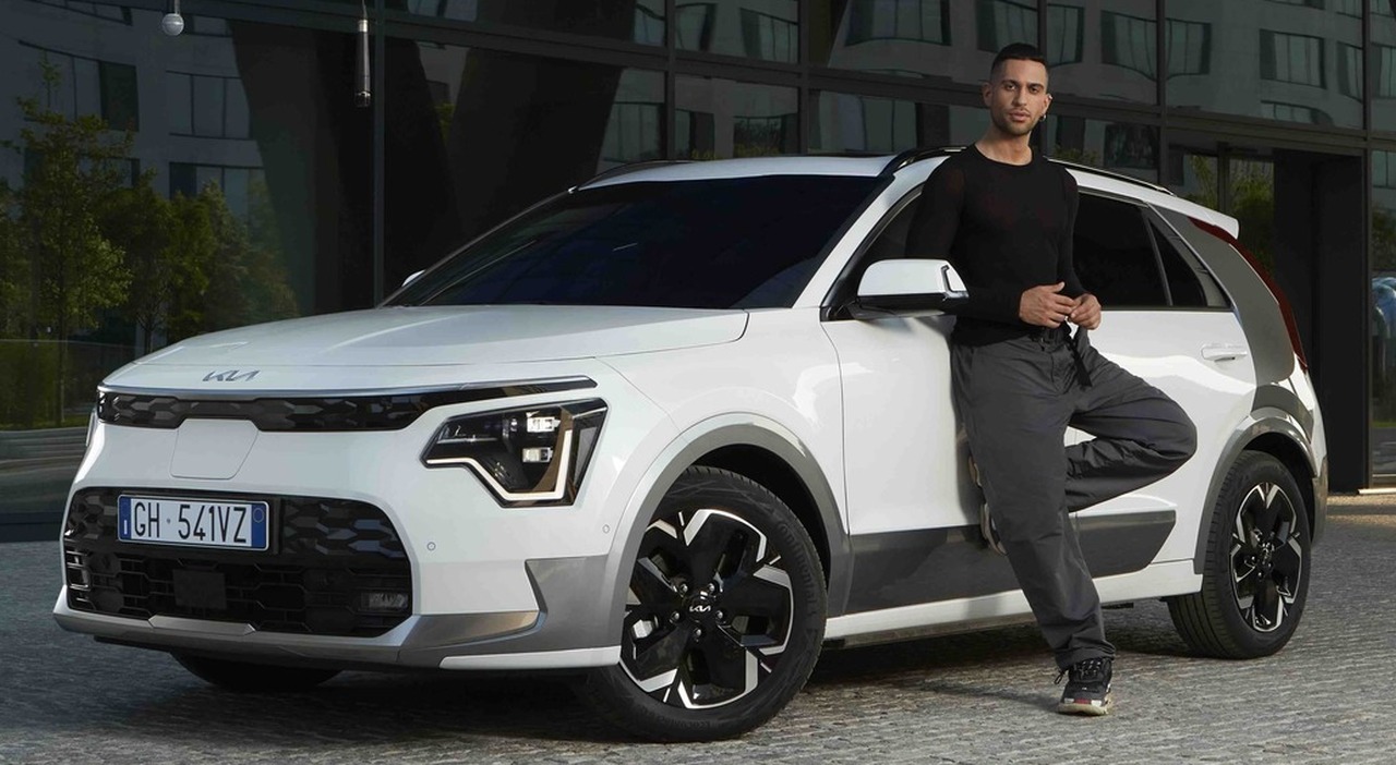 La nuova Kia Niro con Mahmood