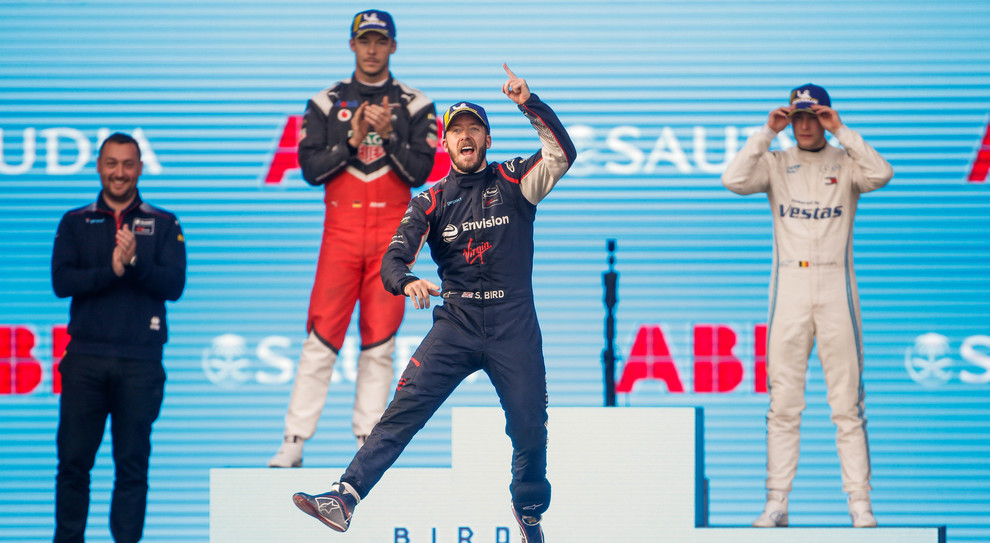 Sam Bird festeggia la vittoria sul podio
