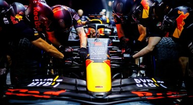Budget cap, sulla Red Bull imperversa la bufera: ipotesi sforamento. Il team di Verstappen: «Siamo tranquilli». Ferrari e Mercedes all’attacco