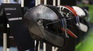 AGV, il marchio italiano presenta Sportmodular e Legends al Salone del Motociclo