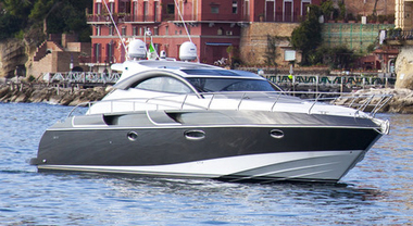 Rizzardi punta sul “mare di conquista” di Napoli. Al Nauticsud il nuovo yacht-coupé 48 IN