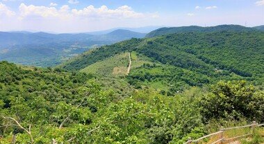 Sentieri "green", dal borgo medievale di San Polo ai prati della Montagna Spaccata