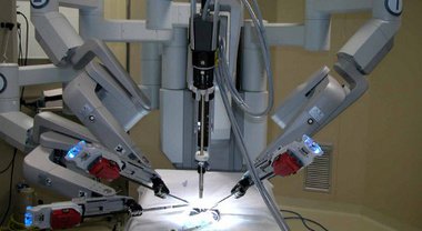 Interventi più precisi e meno invasivi col Robot Da Vinci: sono tre nelle Marche