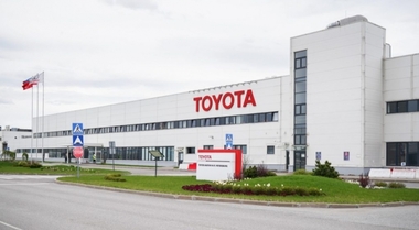 Toyota e Mazda decidono stop a produzione in Russia. Impossibile avere forniture regolari a causa della guerra