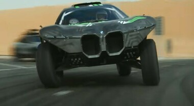 BMW Dune Taxi, nel deserto con un concept elettrico. Imminente l’arrivo alla Dakar o in Extreme E?