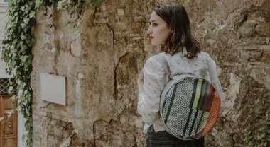 Così la vecchia tappezzeria o la muta da sub può diventare una borsa fashion