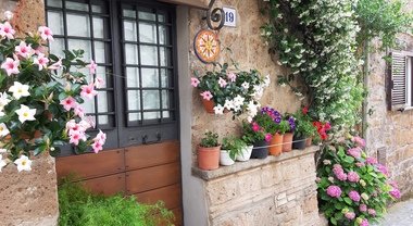 Il borgo incantato di Barbarano Romano, punto di partenza per visitare il canyon del Biedano