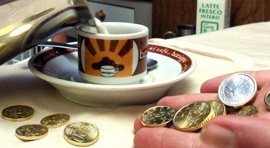 Caro bollette, i titolari dei bar: «Ritocchi nei prezzi per non licenziare i dipendenti»