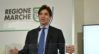 Caro bollette, l'opposizione inchioda Acquaroli: «Bocciato il fondo per 28mila famiglie»