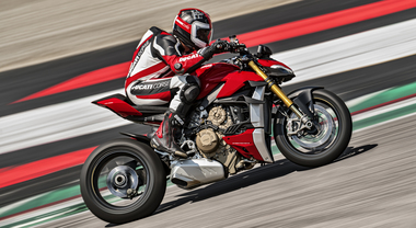 Ducati 2020, svelata super-naked Streetfighter V4 da 208 cv. Deriva da Panigale V4 e offre prestazioni top