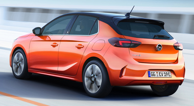 Corsa, arriva la 6^ generazione della best seller Opel: design moderno e tanti contenuti in più. È anche elettrica