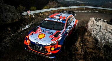 Rally Nuova Zelanda, Tänak (Hyundai) resta in vetta con due decimi su Evans (Toyota)