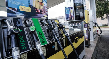 Carburanti, prezzi tornano a salire. Benzina self è 1,641 euro/litro, diesel self si posiziona a 1,745 euro/litro