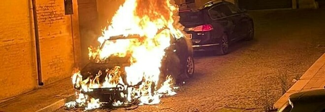 Incendio a Montella nella notte: bruciata l'auto dei vigili urbani