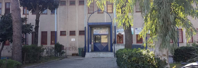 Afragola, furto e vandalismo nella scuola “Europa Unita” del rione Salicelle