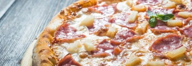 Pizza con ananas fallisce in Italia: Domino's chiude 29 locali nella penisola
