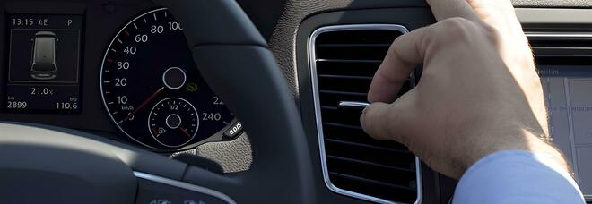 Regolare bene le bocchette dell'aria condizionata è fondamentale per ottenere un clima ideale quando si viaggia in auto