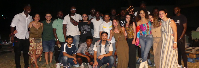 Napoli, cibo e musica per l'inclusione: la festa con i migranti a Ponticelli