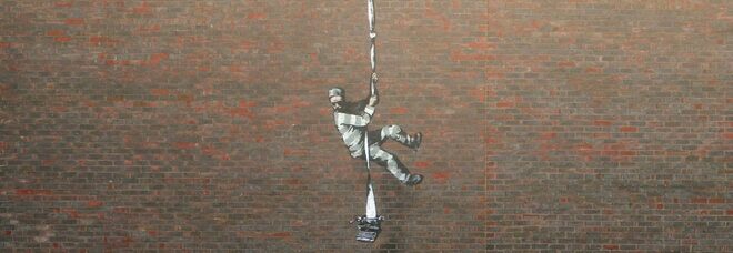 Banksy torna per l'omaggio a Oscar Wilde al carcere di Reading