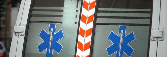 Travolto da un'auto, 19enne lotta con la vita. Preso il pirata, era drogato e senza patente