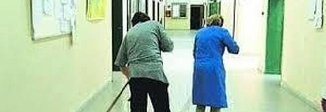 Bagno vietato agli alunni in assenza dei bidelli Bagno vietato agli alunni in assenza dei bidelli