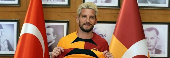 Mertens-Galatasaray è ufficiale: il belga firma per una sola stagione