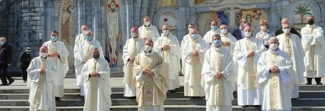 Pedofilia, 10mila vittime in 70 anni nella Chiesa francese: vescovi a rapporto dal Papa