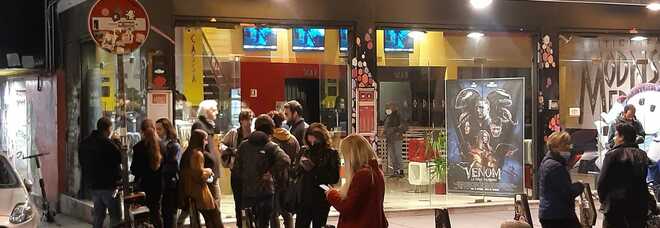 Cinema a Napoli, folla nelle sale e gioia degli spettatori: «Ora siamo più sicuri»