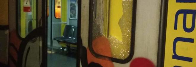 Napoli, vandali sul treno a Vanvitelli: la Linea 1 si ferma il sabato sera