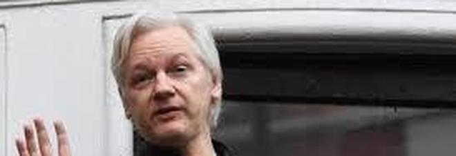 Julian Assange incriminato negli Stati Uniti: rischia fino a 170 anni di carcere