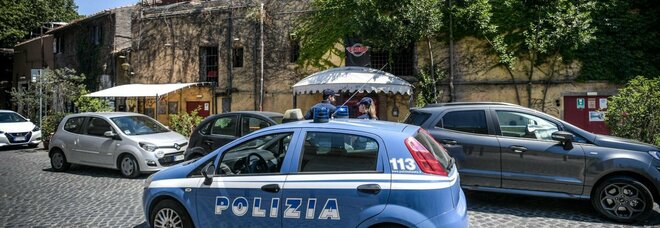 Roma, sparatoria a Testaccio davanti a una discoteca: ferito un uomo