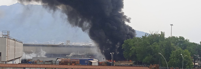 Incendio Alla Stellantis Di Pomigliano: Fabbrica Chiusa, Stop Alle ...