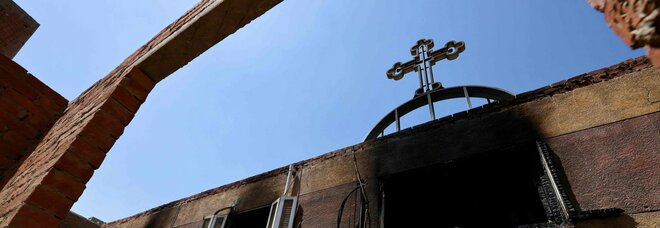 Egitto, incendio in una chiesa copta a Giza: 41 morti