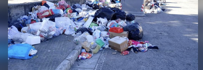 Napoli, il nodo irrisolto dei rifiuti Manfredi: «Manca il personale»